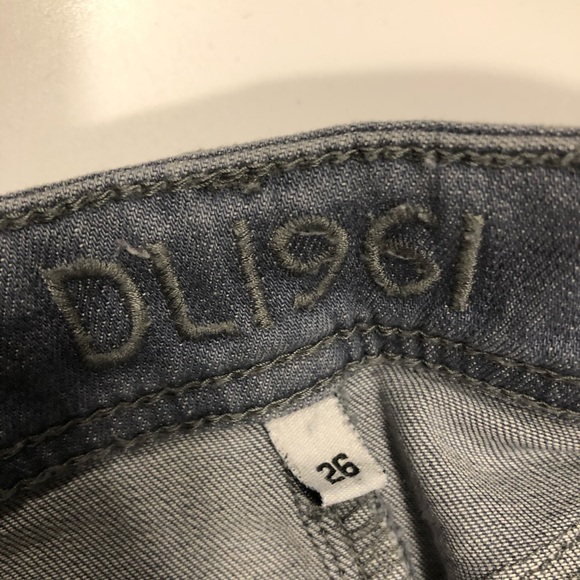 DL1961 - Picture 3 of 8